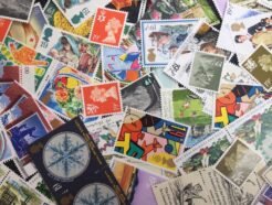 100 x 19p mixed postage stamps